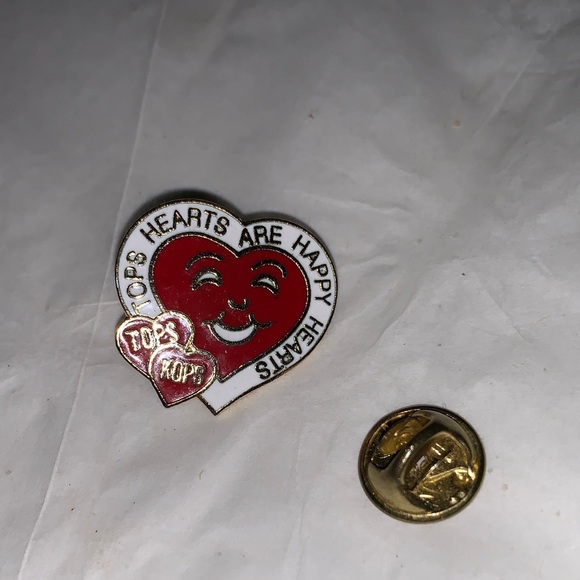 Red Tops Heart Enamel Pin - Picture 4 of 7